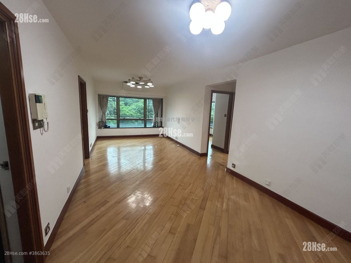 King's Park Villa Sell 3 Bedrooms , 2 Bathrooms 948 ft²
