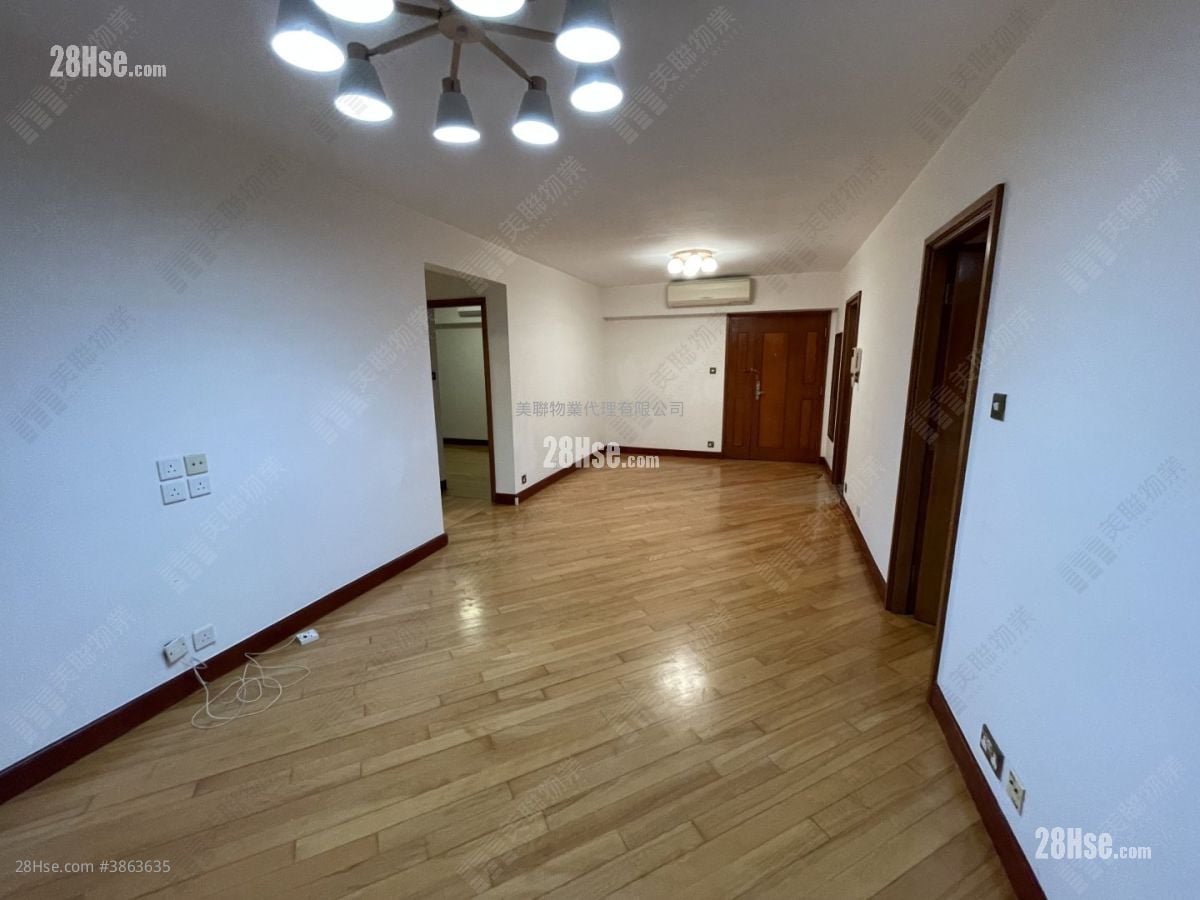 King's Park Villa Sell 3 Bedrooms , 2 Bathrooms 948 ft²
