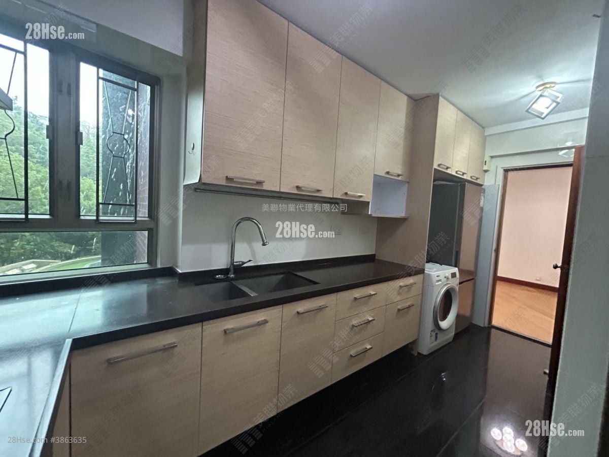 King's Park Villa Sell 3 Bedrooms , 2 Bathrooms 948 ft²