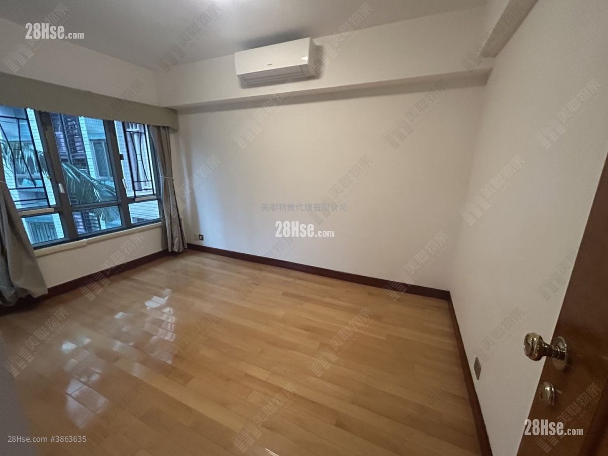 King's Park Villa Sell 3 Bedrooms , 2 Bathrooms 948 ft²