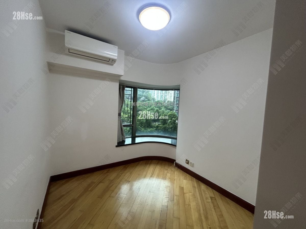King's Park Villa Sell 3 Bedrooms , 2 Bathrooms 948 ft²