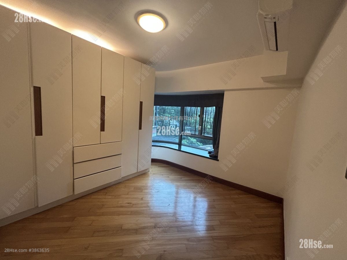 King's Park Villa Sell 3 Bedrooms , 2 Bathrooms 948 ft²