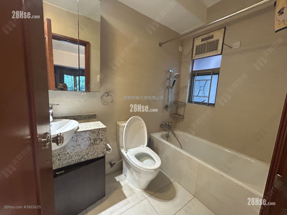 King's Park Villa Sell 3 Bedrooms , 2 Bathrooms 948 ft²