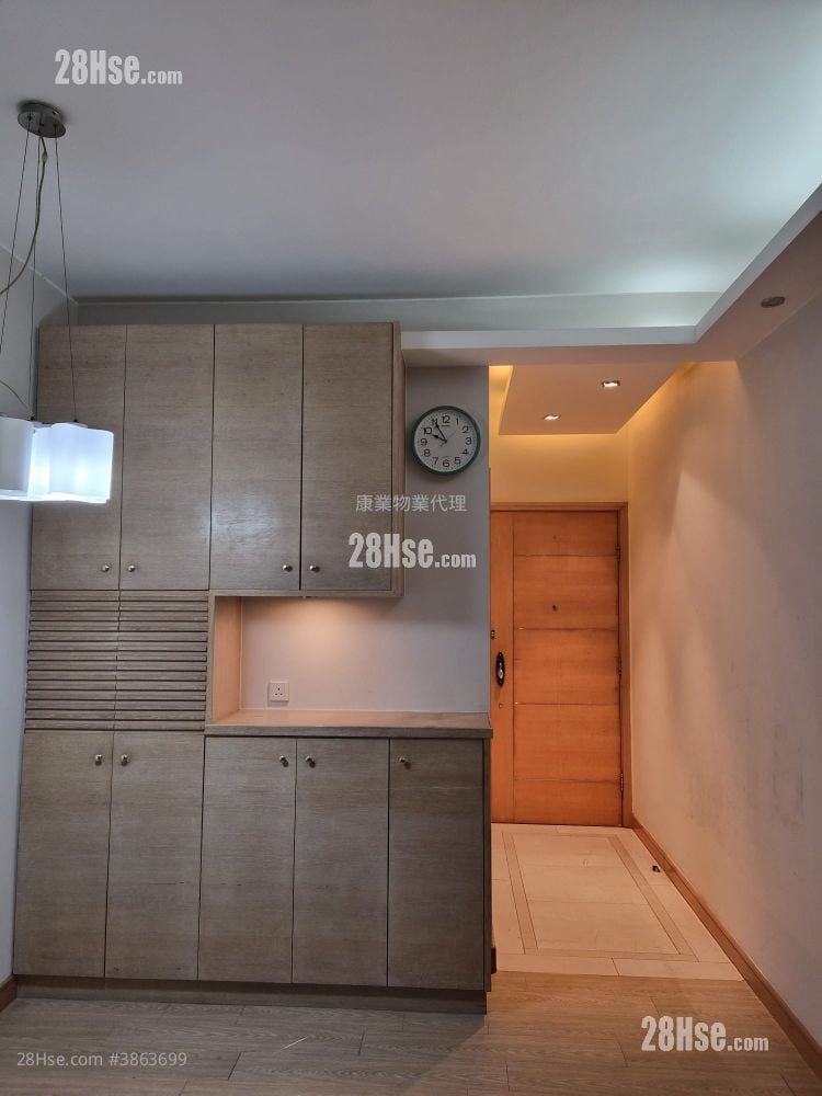 Manhattan Hill Rental 674 ft²