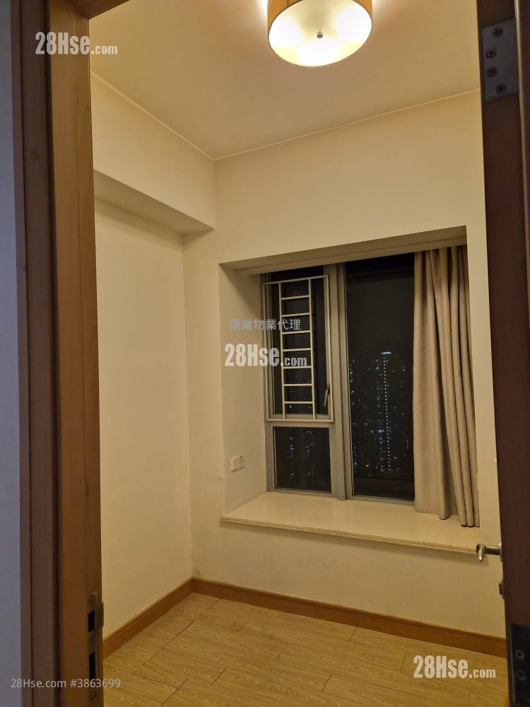 Manhattan Hill Rental 674 ft²