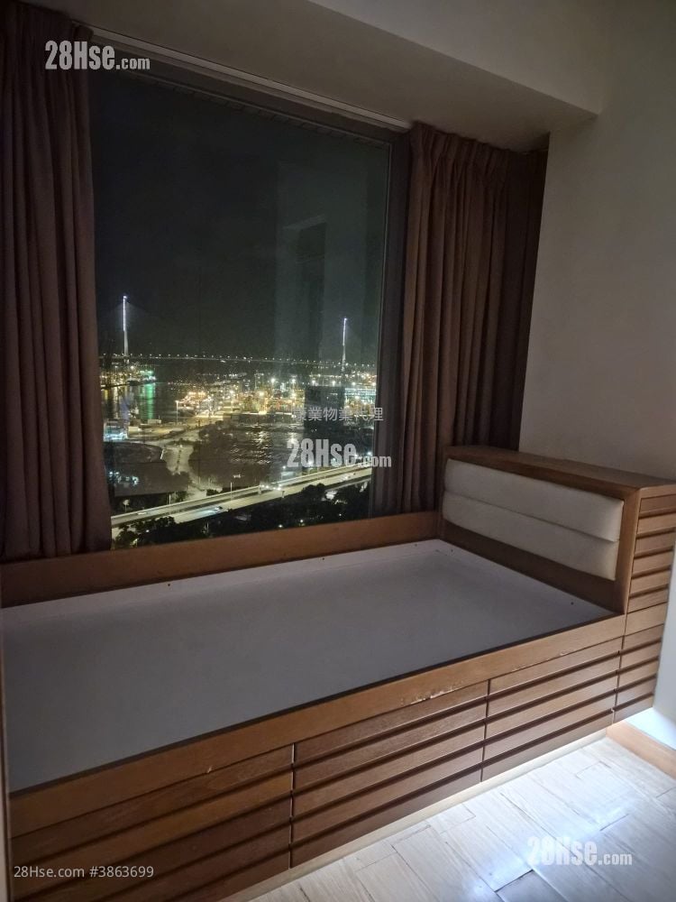 Manhattan Hill Rental 674 ft²