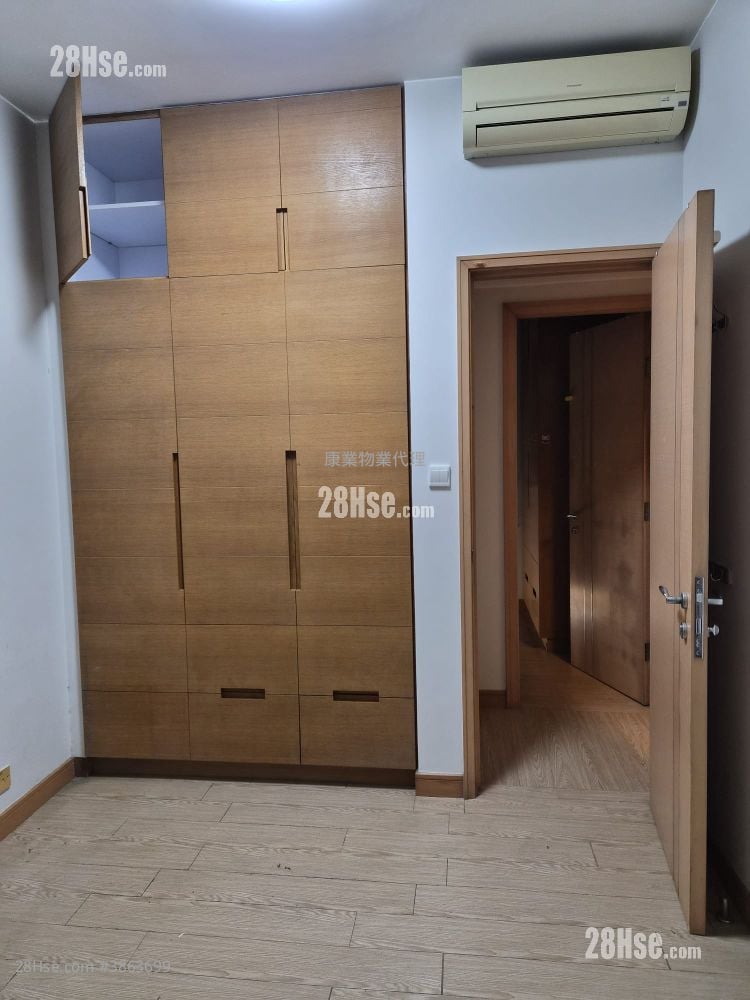 Manhattan Hill Rental 674 ft²
