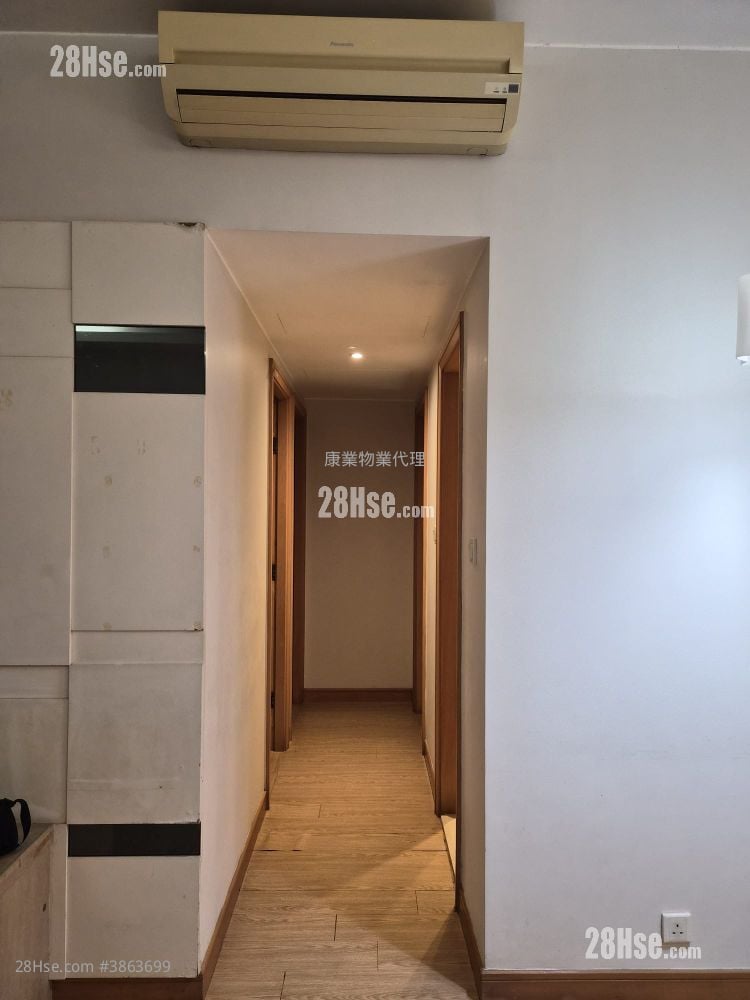 Manhattan Hill Rental 674 ft²