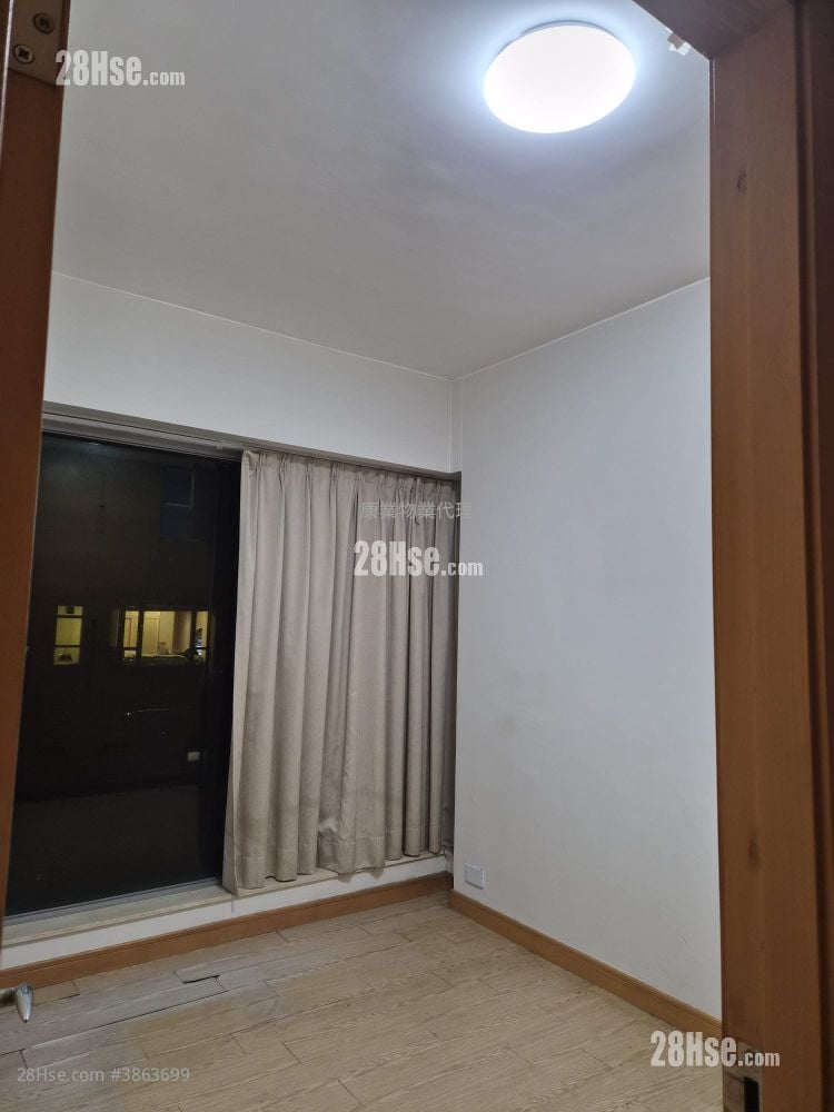 Manhattan Hill Rental 674 ft²