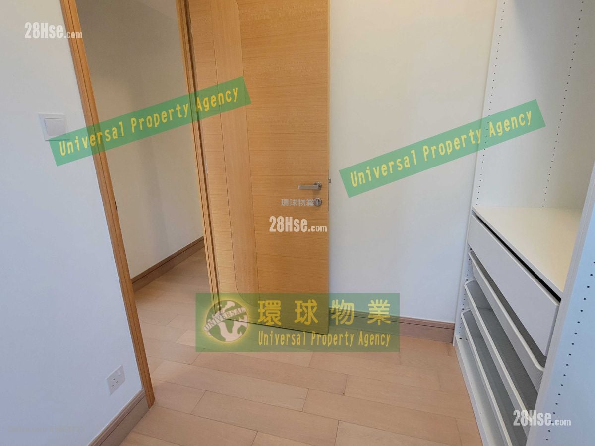 Cadogan Rental 3 Bedrooms , 2 Bathrooms 916 ft²