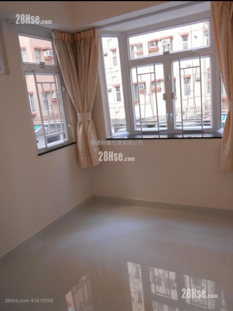 Sun Shing Centre Sell 2 Bedrooms , 1 Bathroom 290 ft²