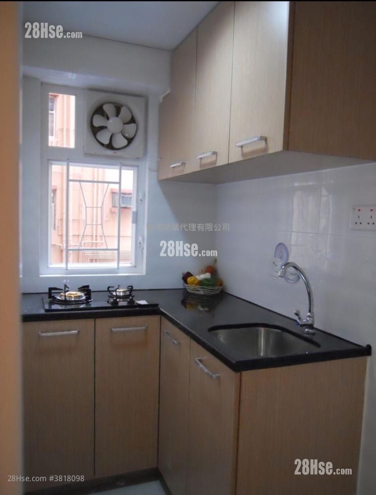 Sun Shing Centre Sell 2 Bedrooms , 1 Bathroom 290 ft²