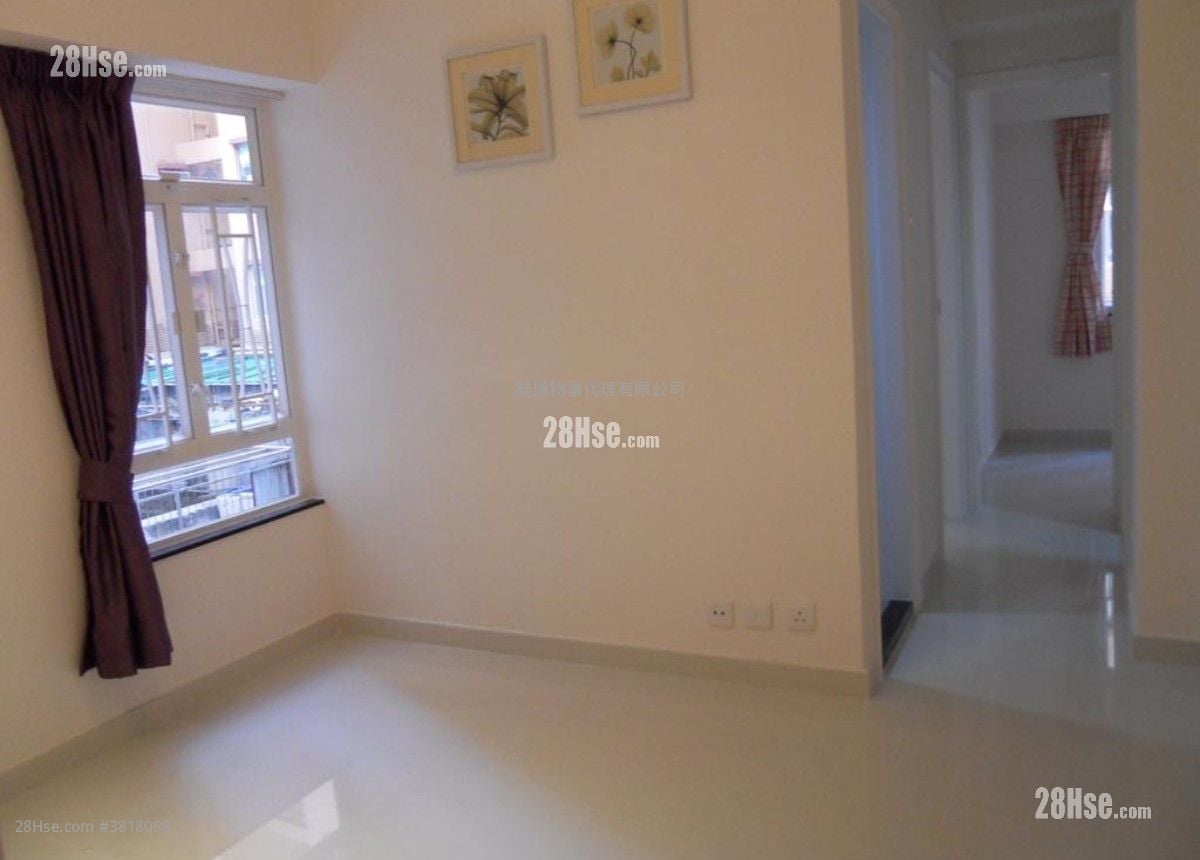 Sun Shing Centre Sell 2 Bedrooms , 1 Bathroom 290 ft²