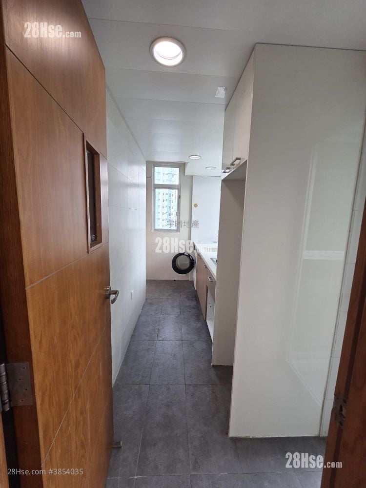 Grand Metro Rental 3 Bedrooms , 2 Bathrooms 699 ft²