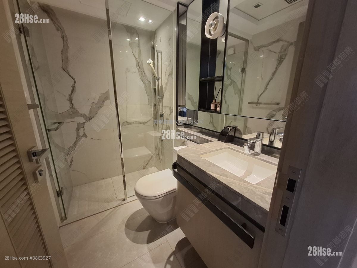 St Martin Sell 1 Bathroom 291 ft²