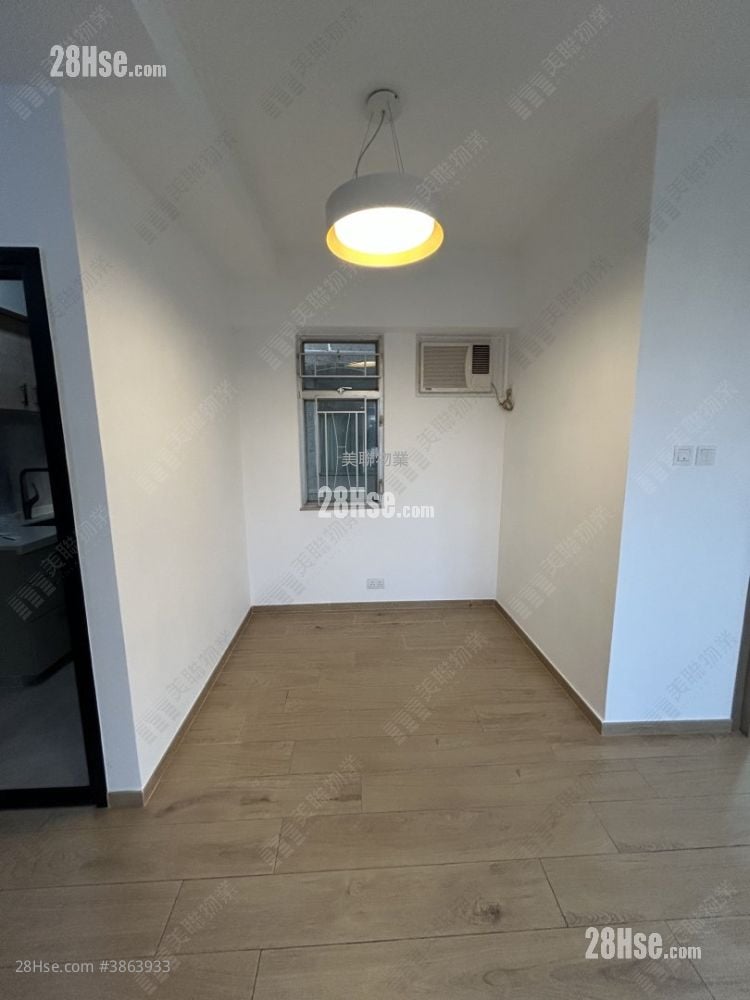 Wai Fat Building Sell 2 Bedrooms 434 ft²