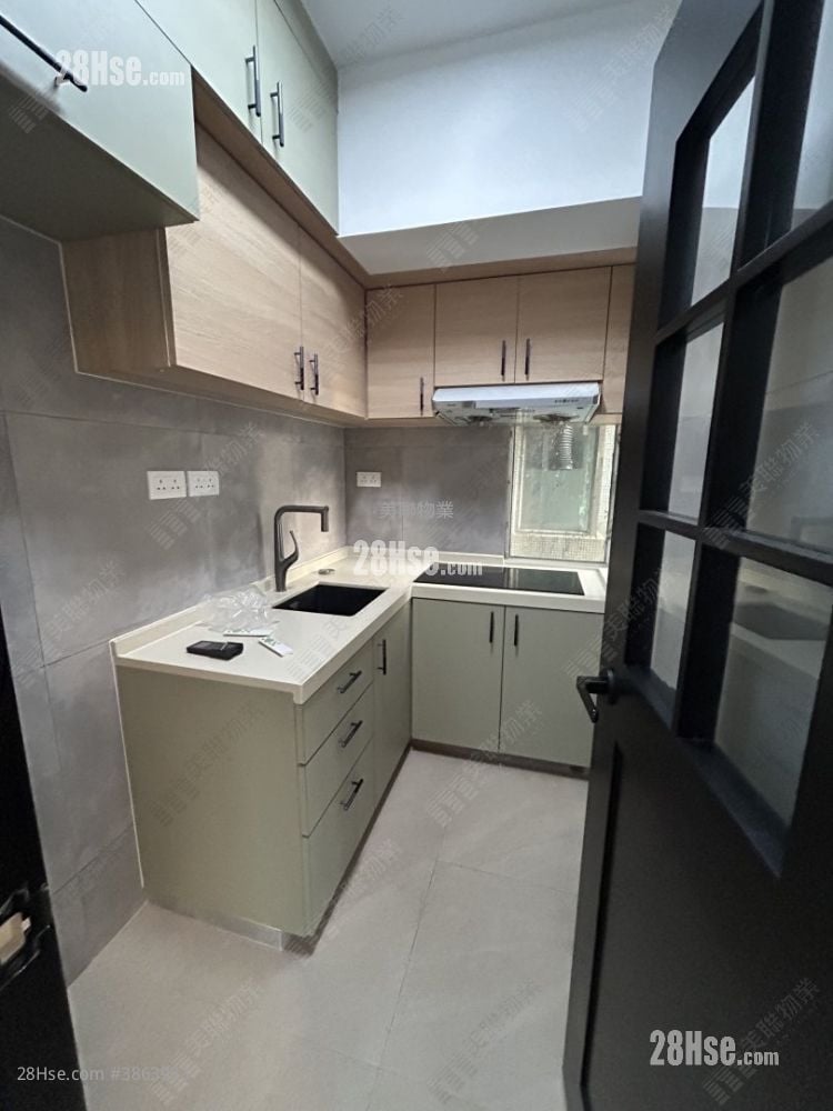 Wai Fat Building Sell 2 Bedrooms 434 ft²