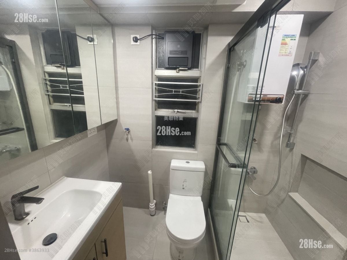 Wai Fat Building Sell 2 Bedrooms 434 ft²