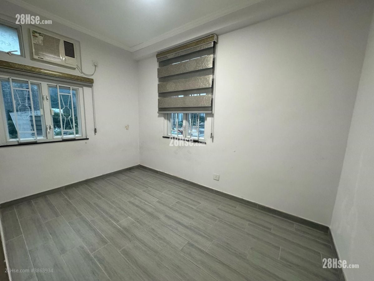 Siu Hong Court Rental 438 ft²
