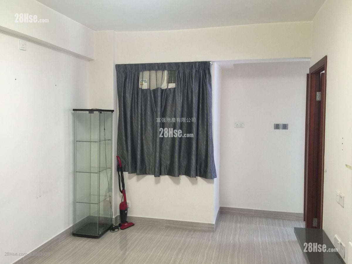 Ming Fung Building Sell 2 Bedrooms 386 ft²