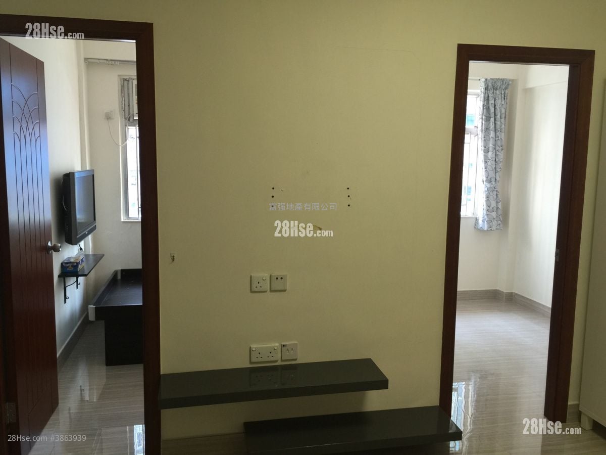 Ming Fung Building Sell 2 Bedrooms 386 ft²