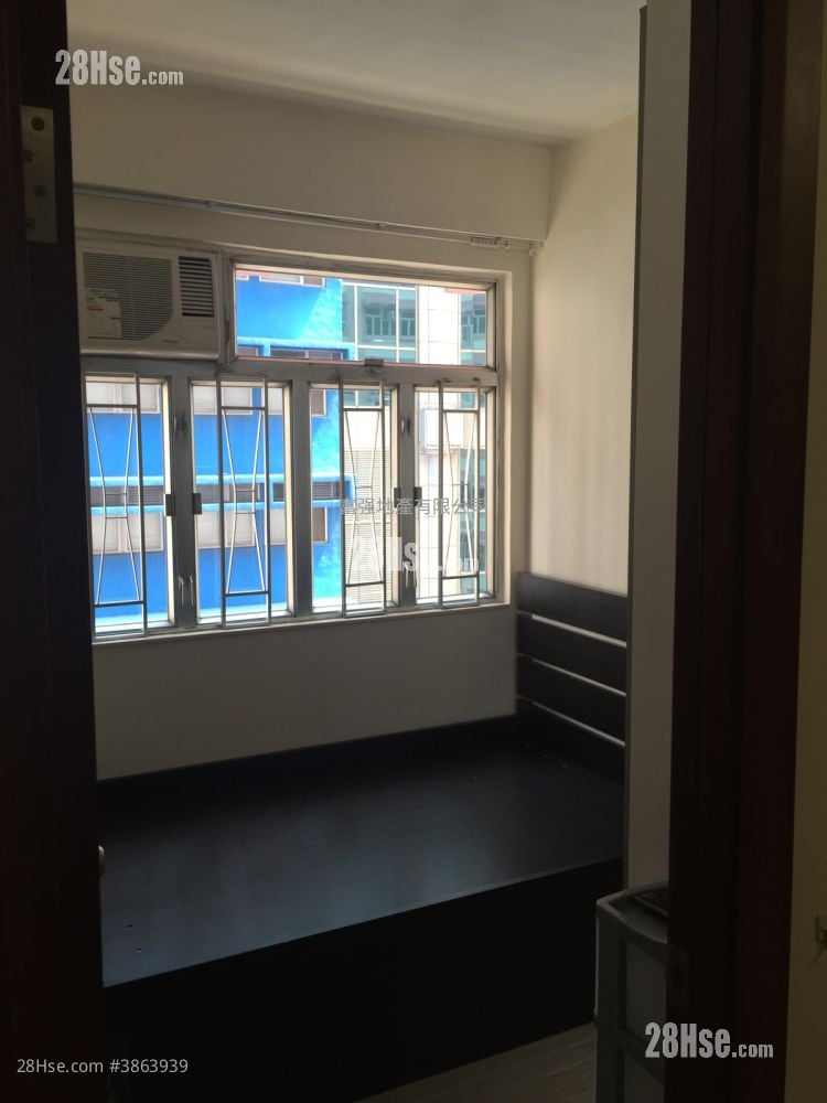 Ming Fung Building Sell 2 Bedrooms 386 ft²