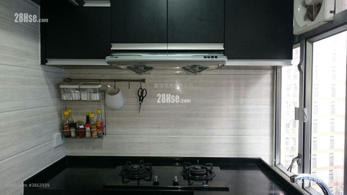 Ming Fung Building Sell 2 Bedrooms 386 ft²