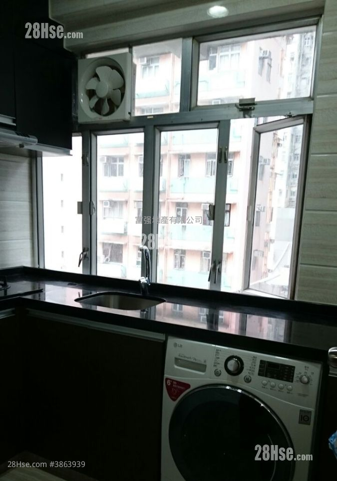 Ming Fung Building Sell 2 Bedrooms 386 ft²