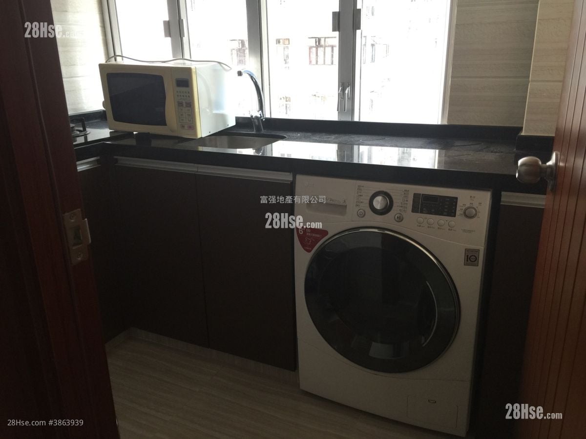 Ming Fung Building Sell 2 Bedrooms 386 ft²