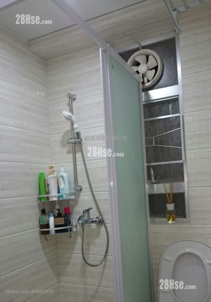 Ming Fung Building Sell 2 Bedrooms 386 ft²