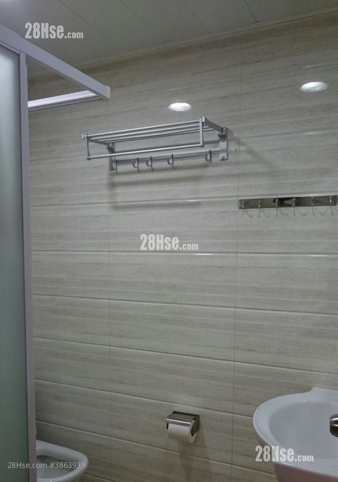 Ming Fung Building Sell 2 Bedrooms 386 ft²