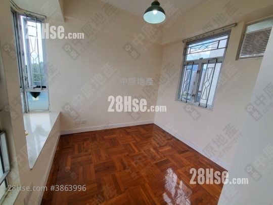 Kam Fai Garden Sell 3 Bedrooms 573 ft²