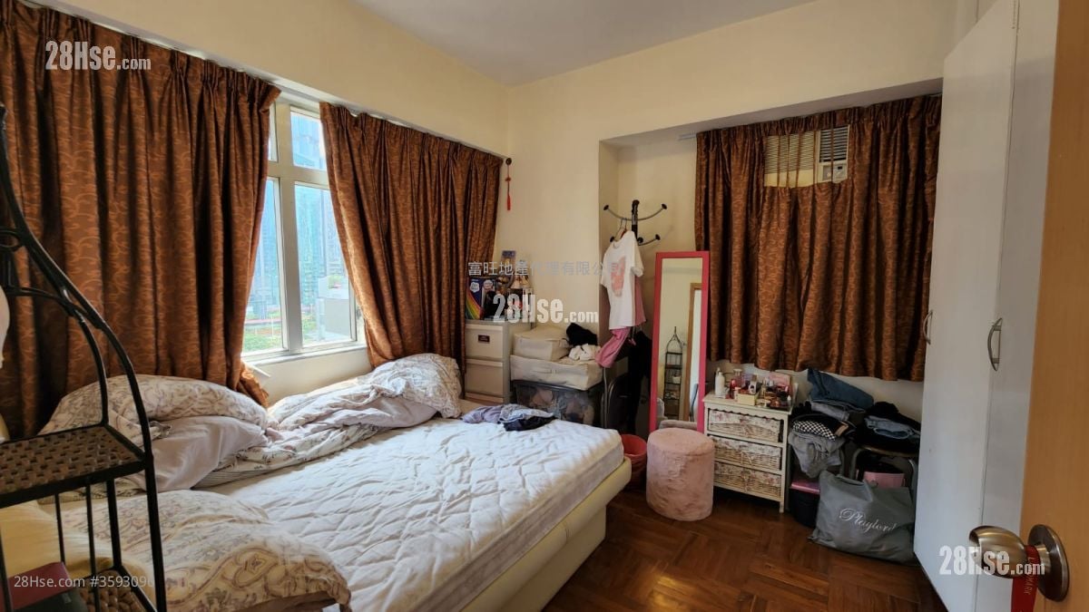 Champion House Sell 2 Bedrooms , 1 Bathroom 590 ft²