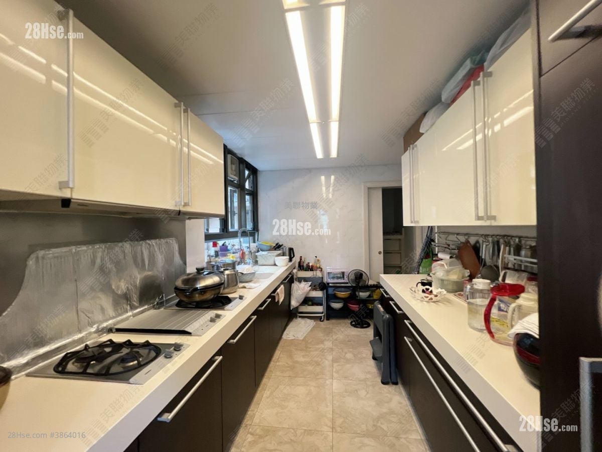 The Great Hill Sell 4 Bedrooms 2,197 ft²