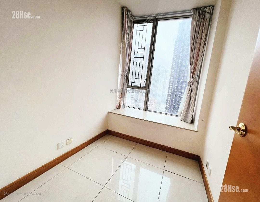 One New York Sell 2 Bedrooms , 1 Bathroom 460 ft²