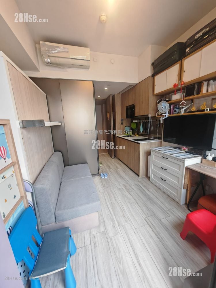 Seven Victory Avenue Rental Studio , 1 Bathroom 181 ft²