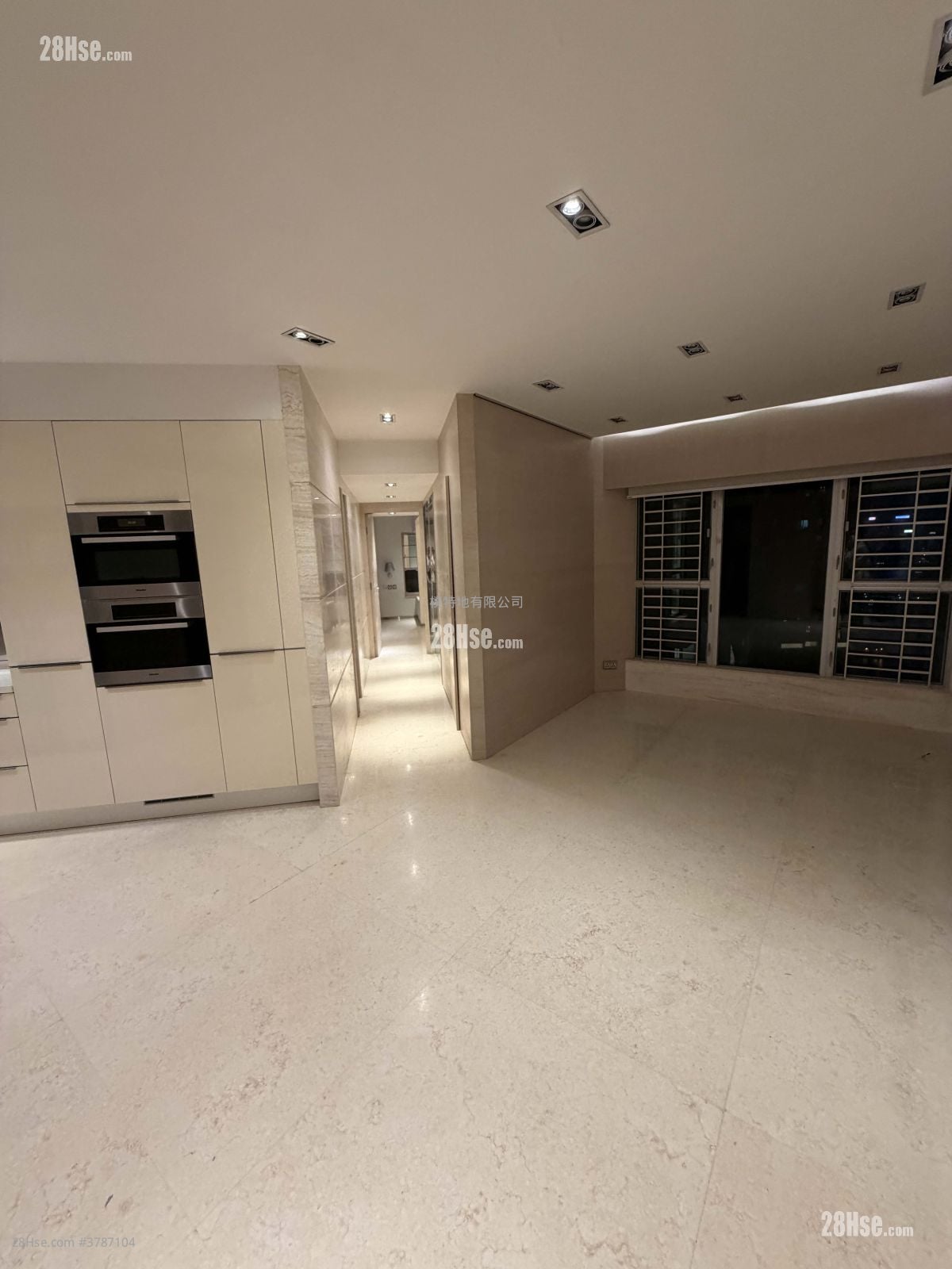 The Waterfront Rental 2 Bedrooms , 3 Bathrooms 939 ft²