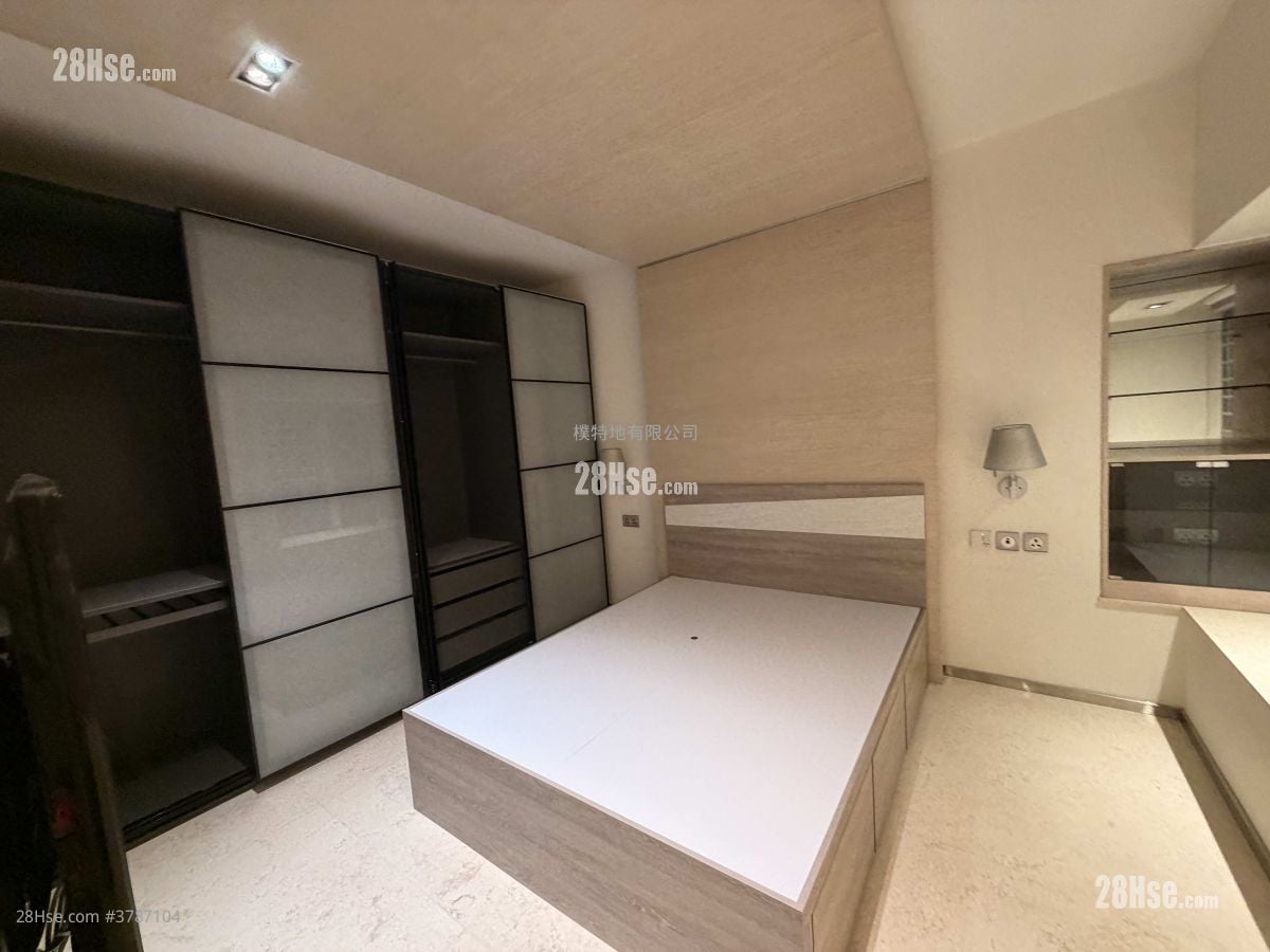 The Waterfront Rental 2 Bedrooms , 3 Bathrooms 939 ft²
