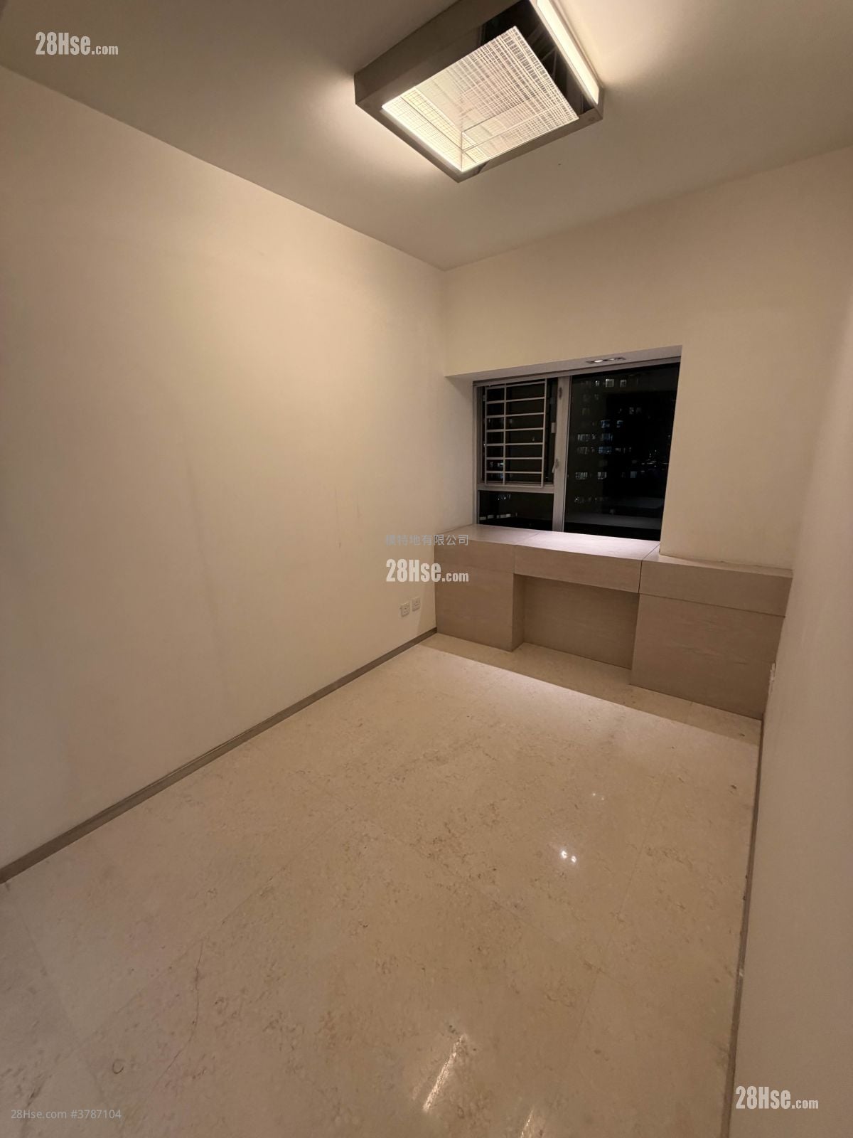 The Waterfront Rental 2 Bedrooms , 3 Bathrooms 939 ft²