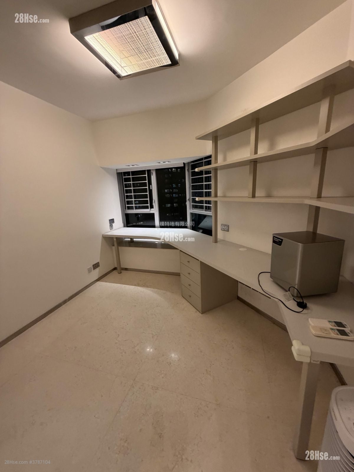 The Waterfront Rental 2 Bedrooms , 3 Bathrooms 939 ft²