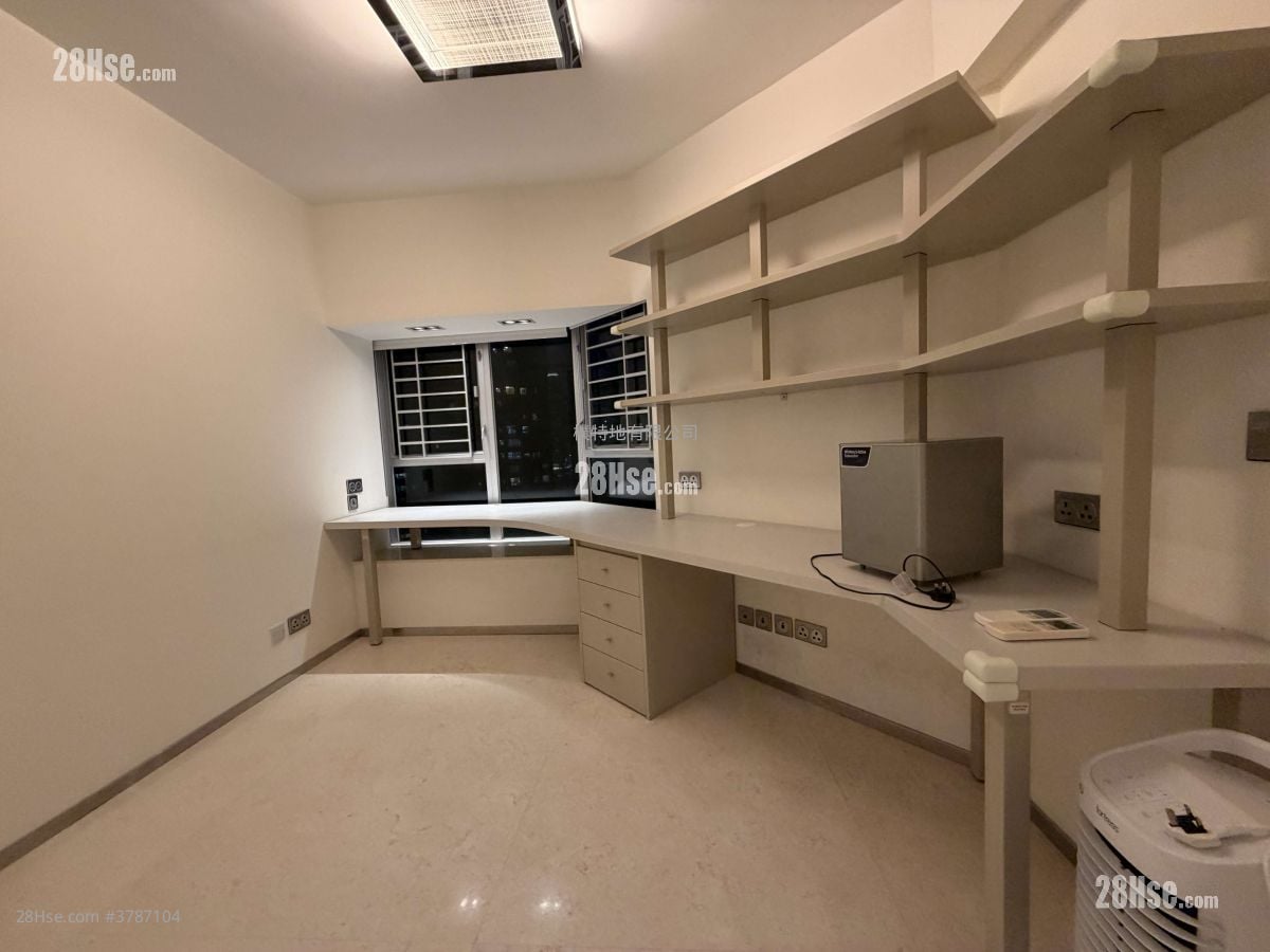 The Waterfront Rental 2 Bedrooms , 3 Bathrooms 939 ft²