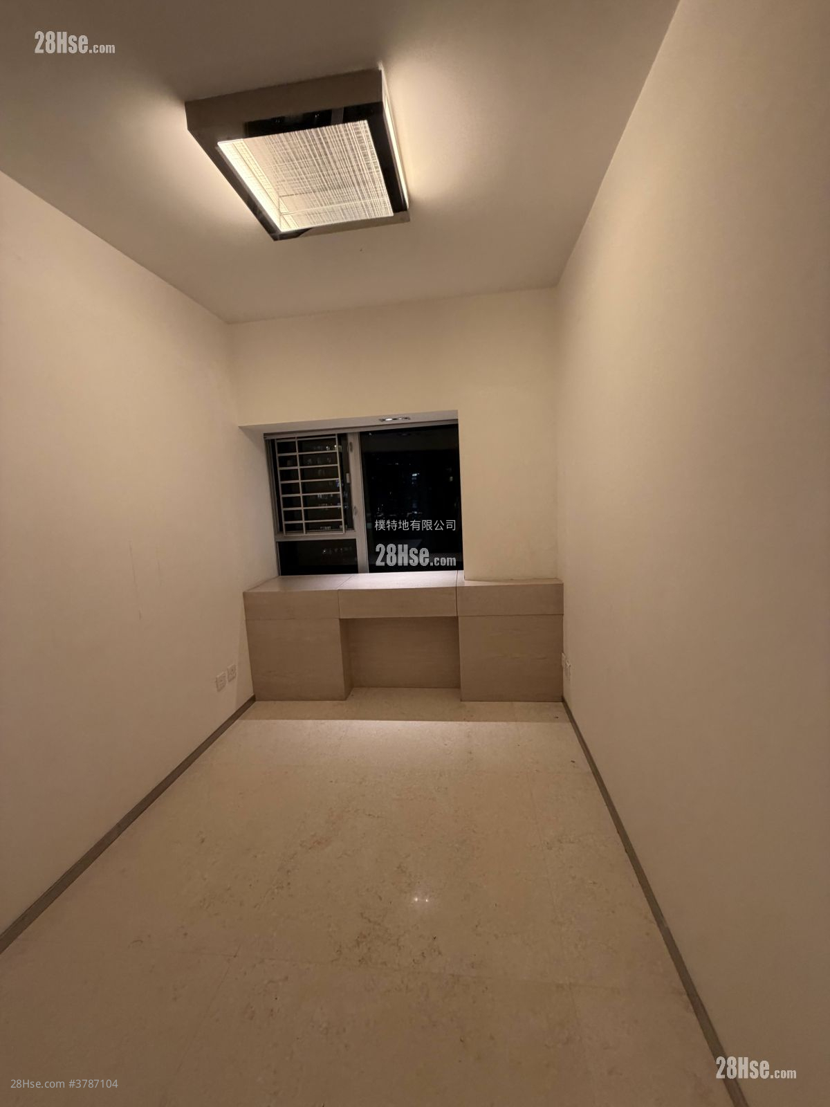 The Waterfront Rental 2 Bedrooms , 3 Bathrooms 939 ft²