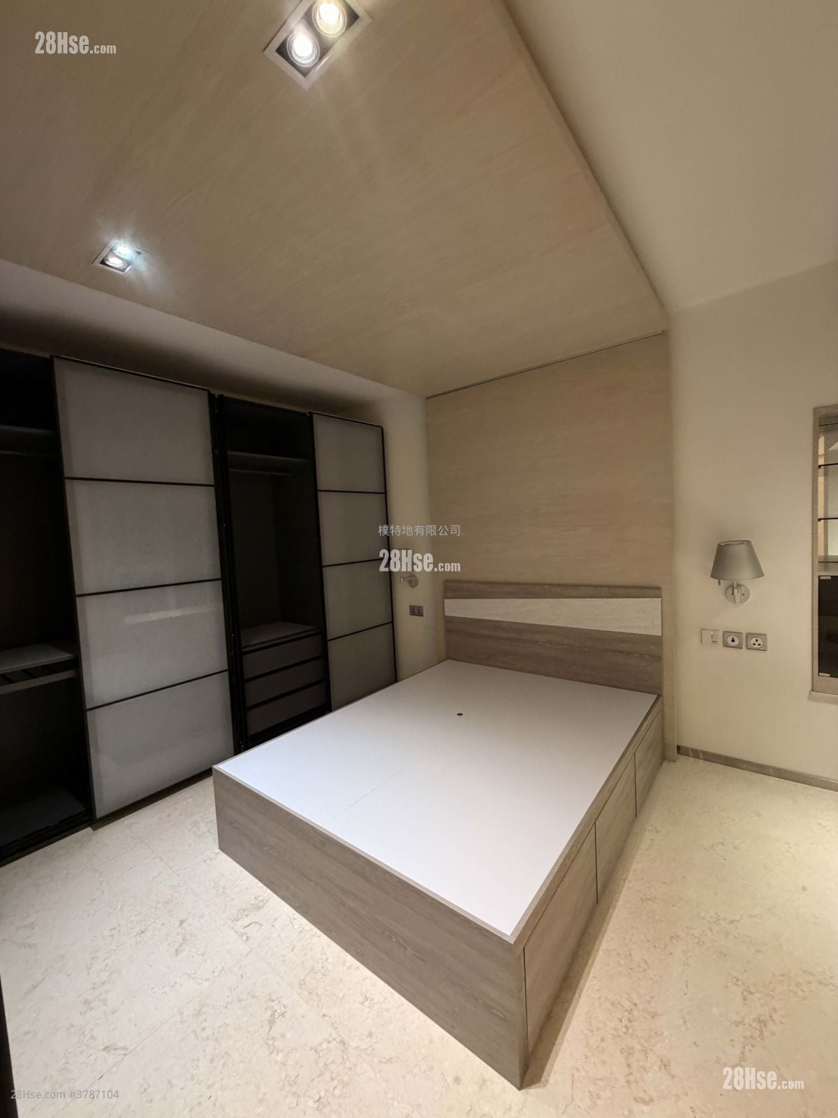 The Waterfront Rental 2 Bedrooms , 3 Bathrooms 939 ft²