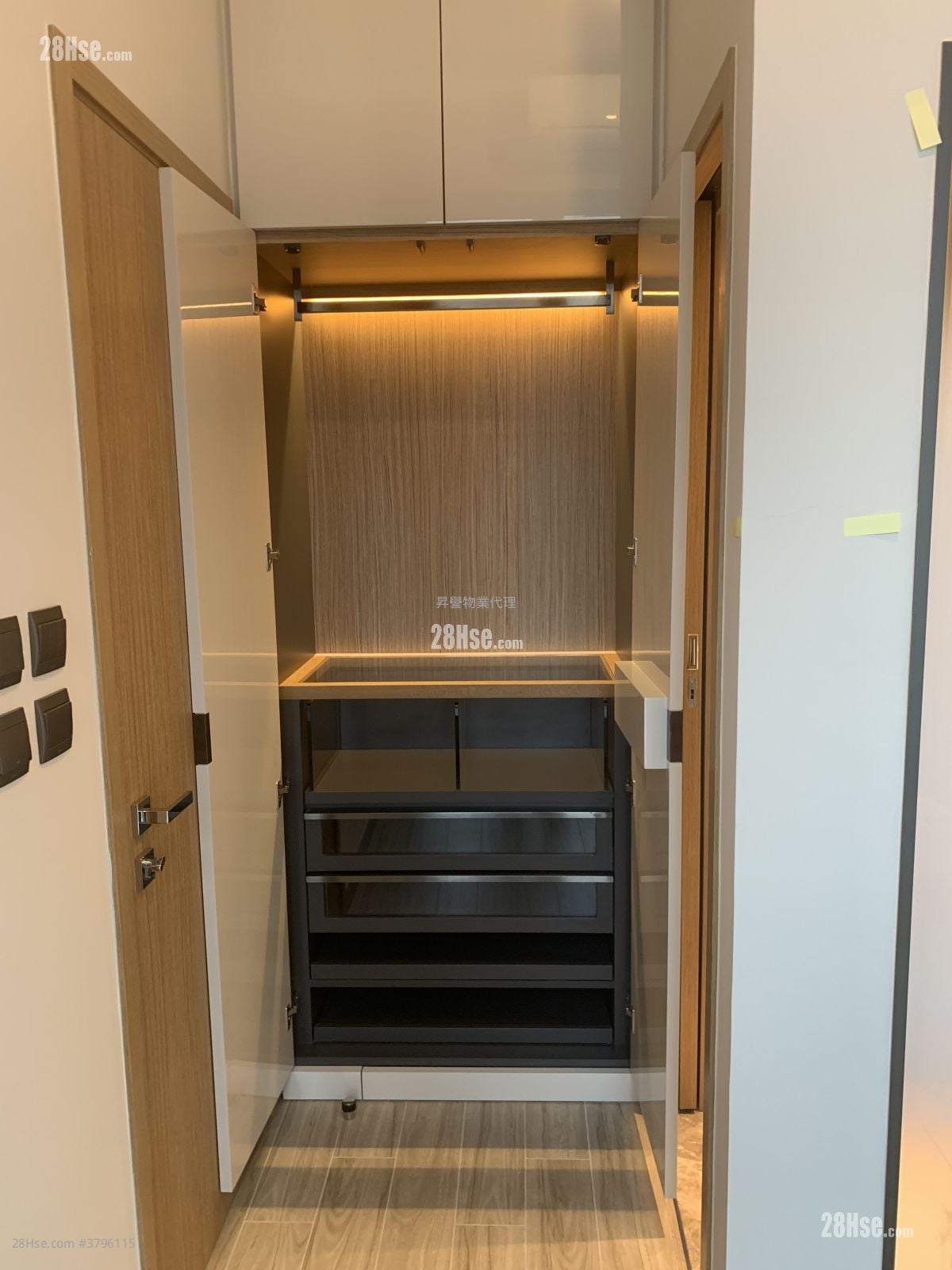 The Vantage Rental 1 Bedroom 270 ft²