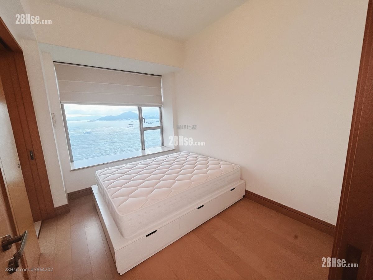 Cadogan Rental 3 Bedrooms , 2 Bathrooms 916 ft²