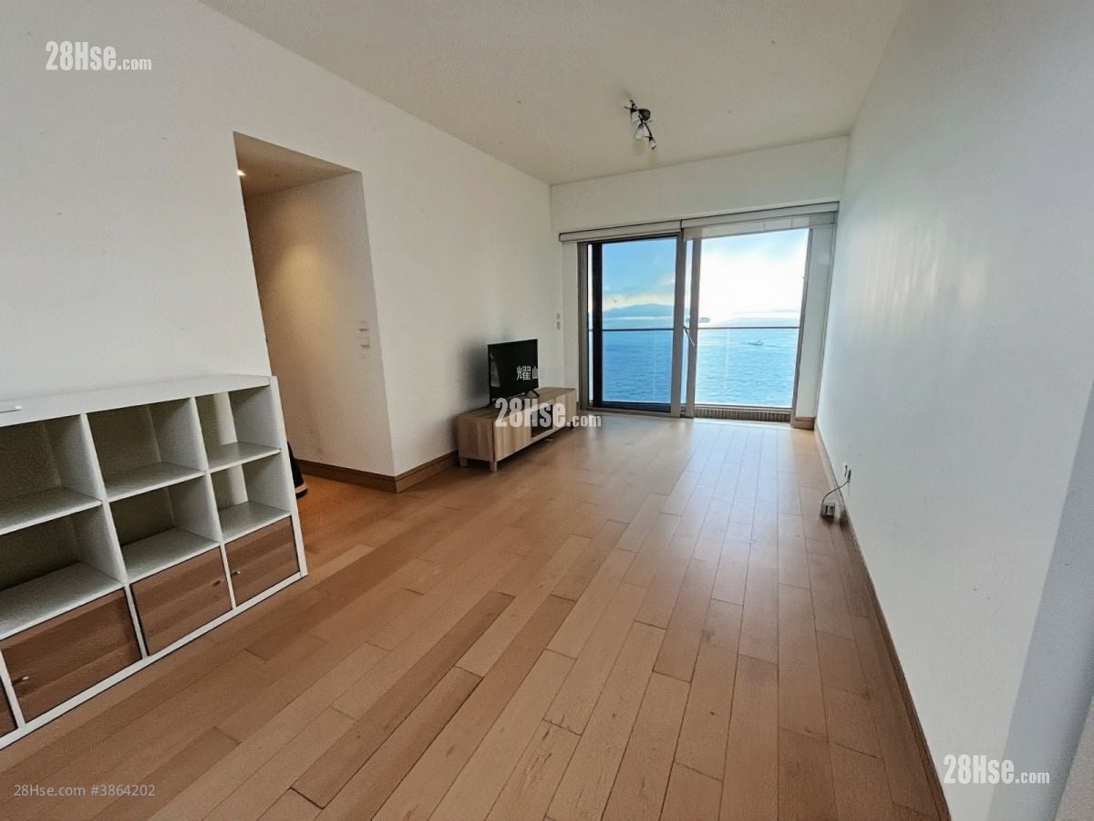 Cadogan Rental 3 Bedrooms , 2 Bathrooms 916 ft²