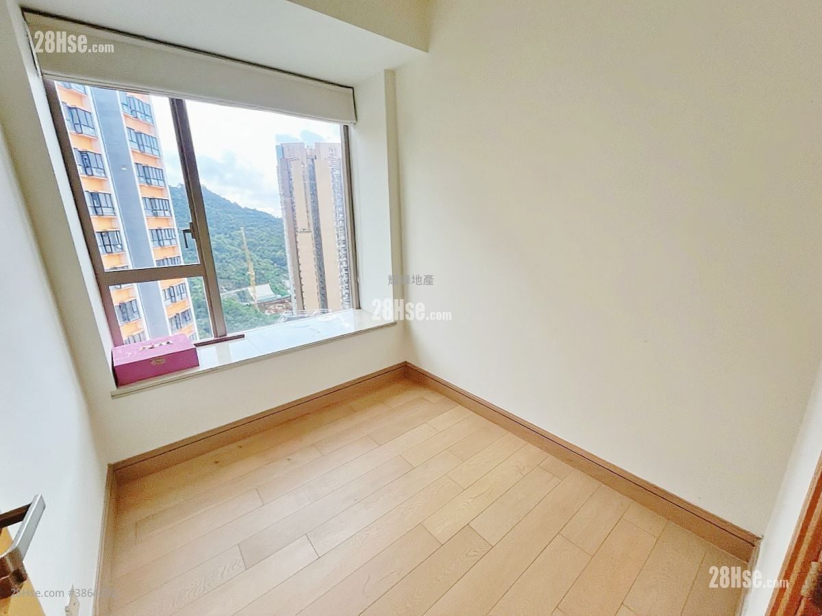 Cadogan Rental 3 Bedrooms , 2 Bathrooms 916 ft²