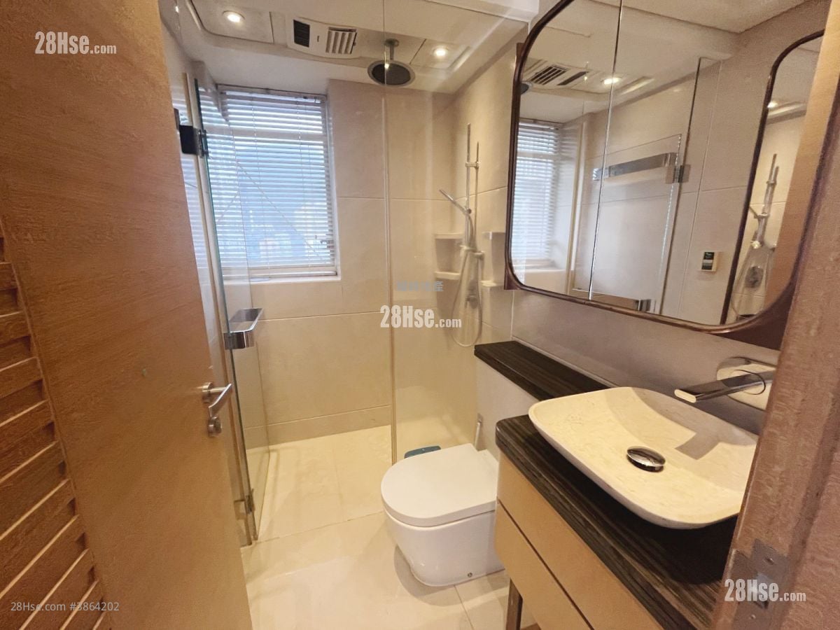 Cadogan Rental 3 Bedrooms , 2 Bathrooms 916 ft²