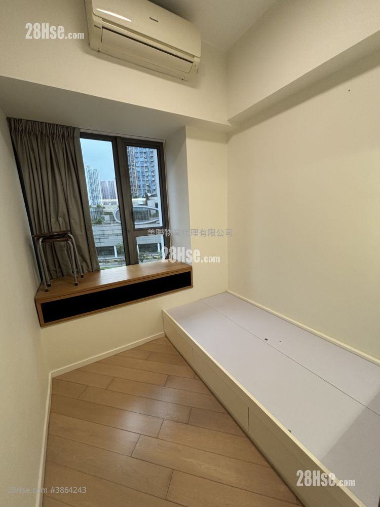 bedroom 1: The Wings Sell 3 Bedrooms 933 ft²