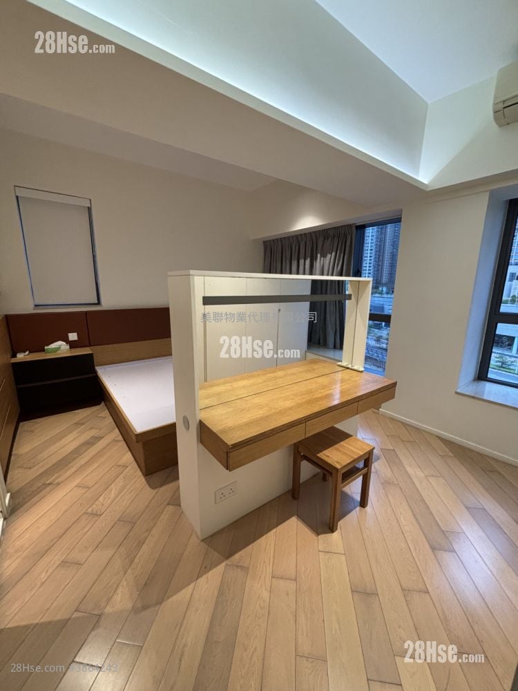 bedroom 2: The Wings Sell 3 Bedrooms 933 ft²